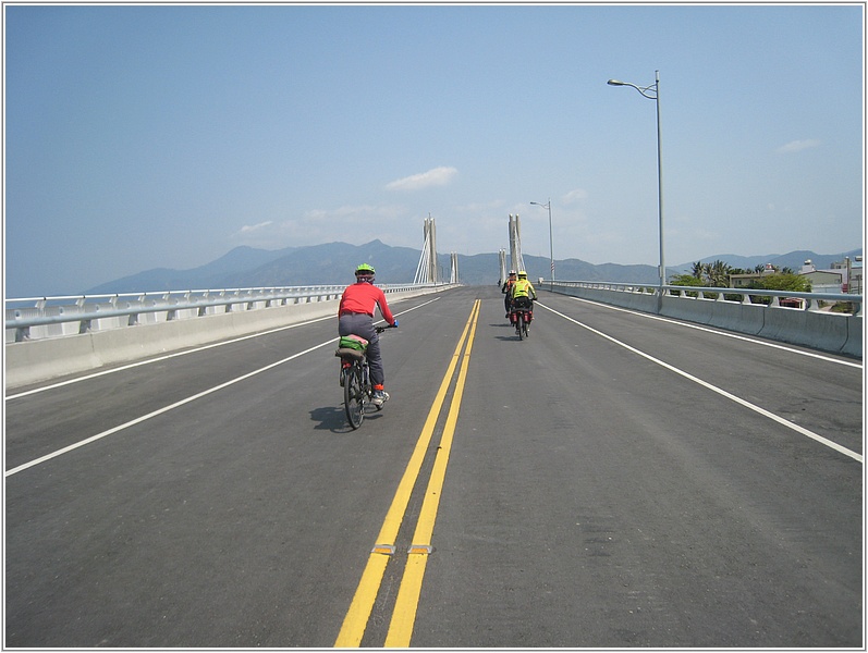 2014-03-15 11-25-07新建的龜山大橋.JPG